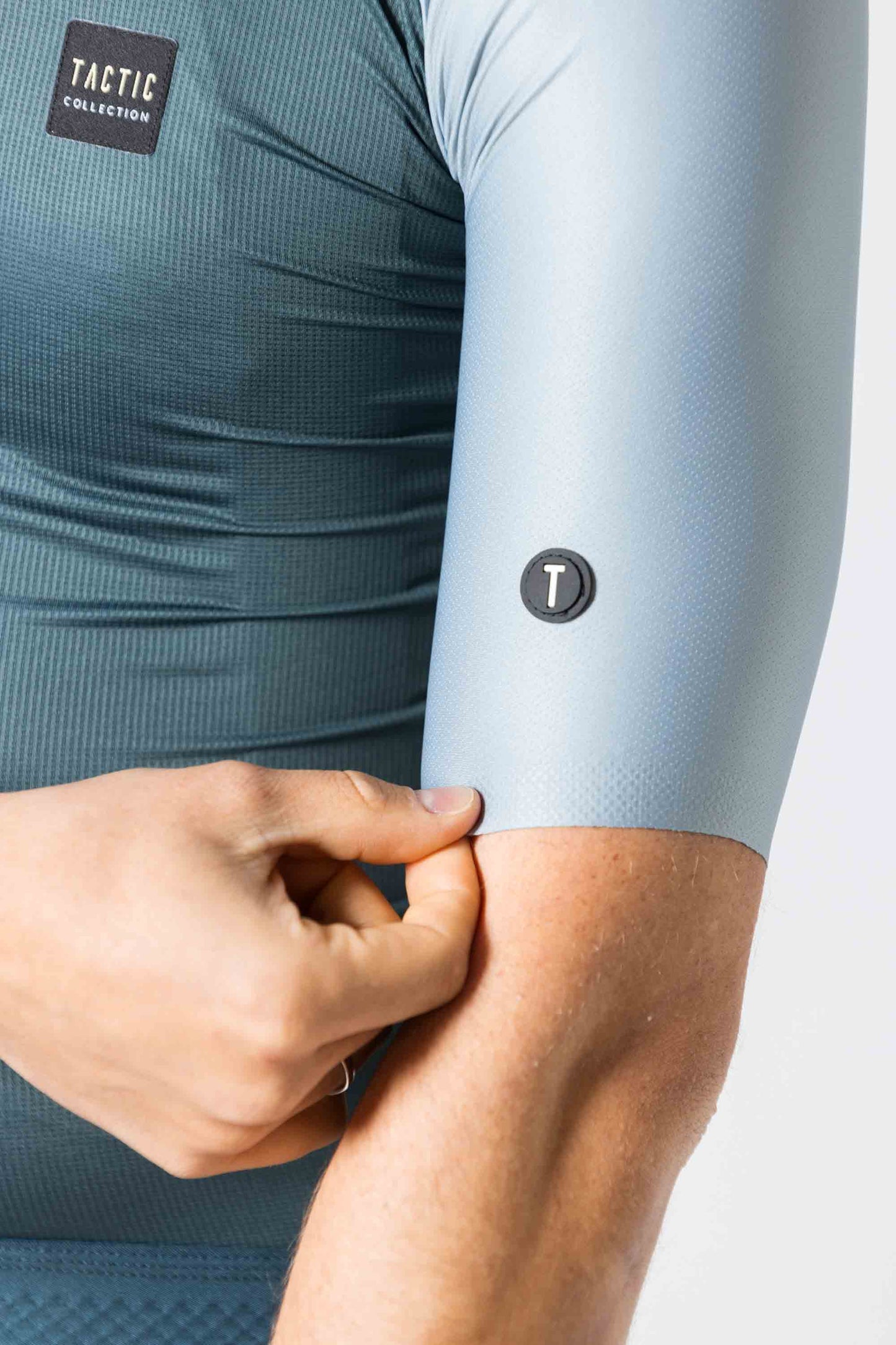 Maillot Manches Courtes Signature Essence Homme - Dark Grey